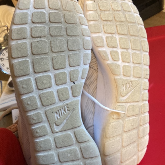 Nike women size 11 - Picture 4 of 5